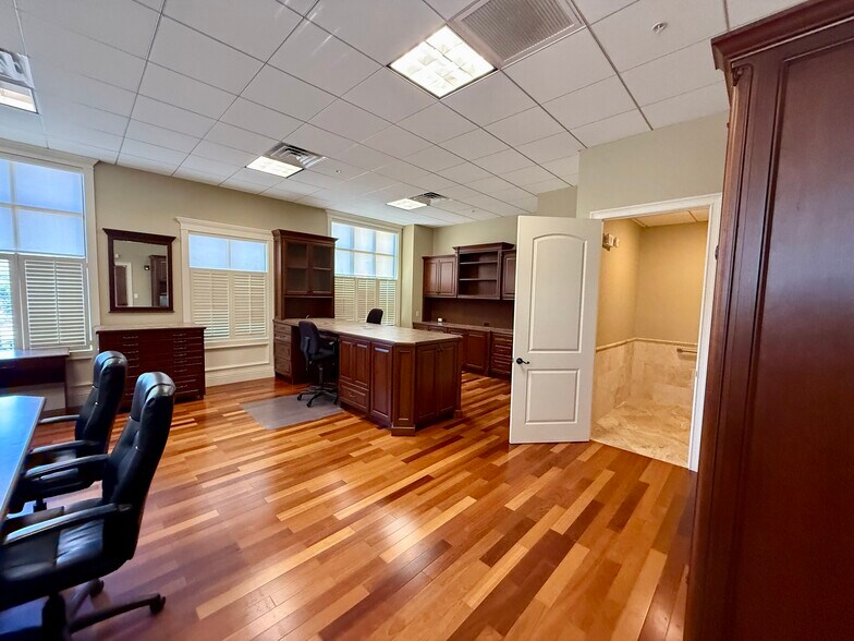 More Photos Of 960185 Gateway Blvd, Fernandina Beach Office For Sale