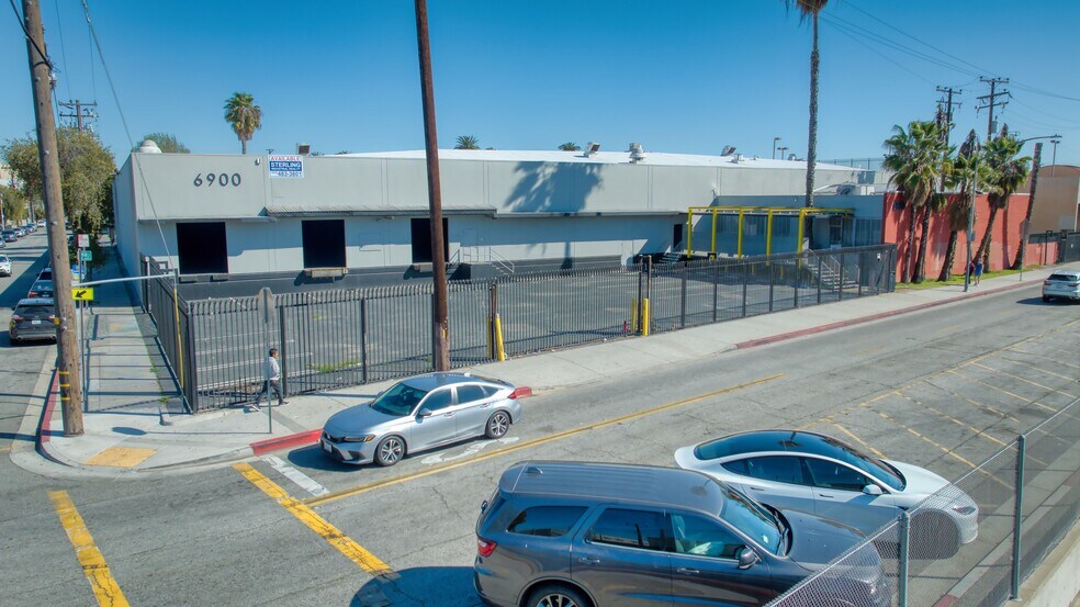 More Photos Of 6900 S Alameda St, Huntington Park Warehouse For Sale