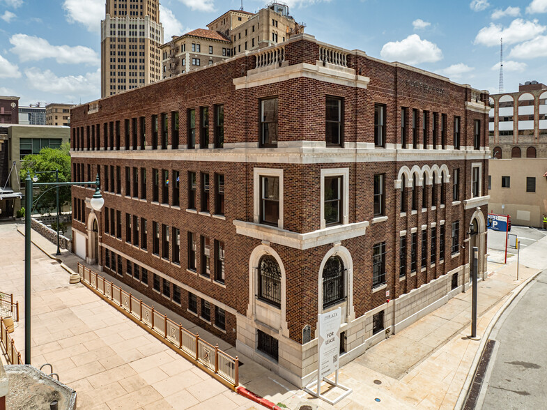 Primary Photo Of 200 Main Plz, San Antonio Office For Lease