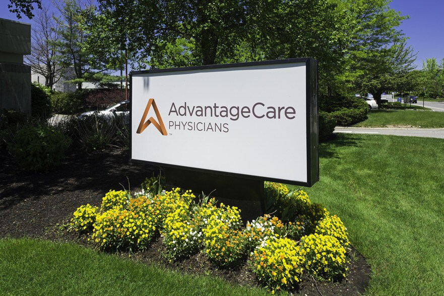 More Photos Of 135-175 Froehlich Farm Blvd, Woodbury Unknown For Lease