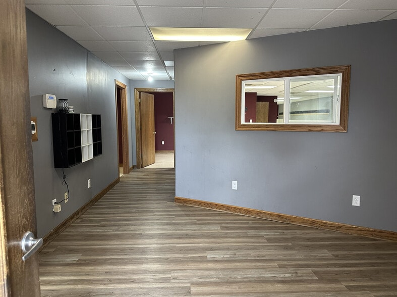 More Photos Of 1425 NW 81st St, Clive Freestanding For Sale