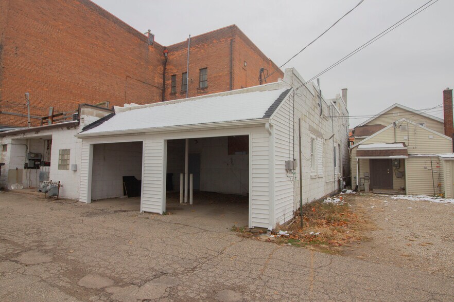 More Photos Of 108 S Main St, Plainwell Office Residential For Lease