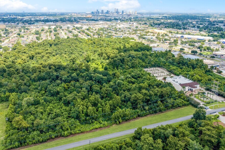 More Photos Of Gretna Blvd at Broadway Ave., Harvey Land For Sale