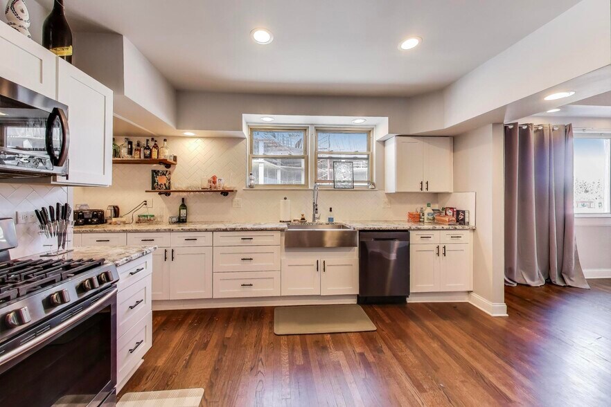 More Photos Of 1103 W Grand Ave, Chicago Apartments For Sale