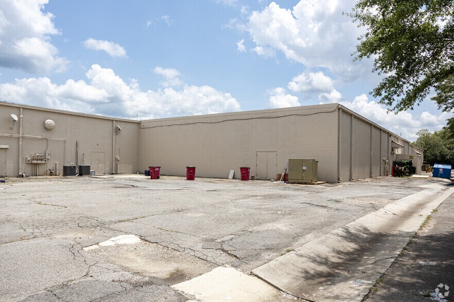 More Photos Of 832-856 College St, Eastman General Retail For Sale