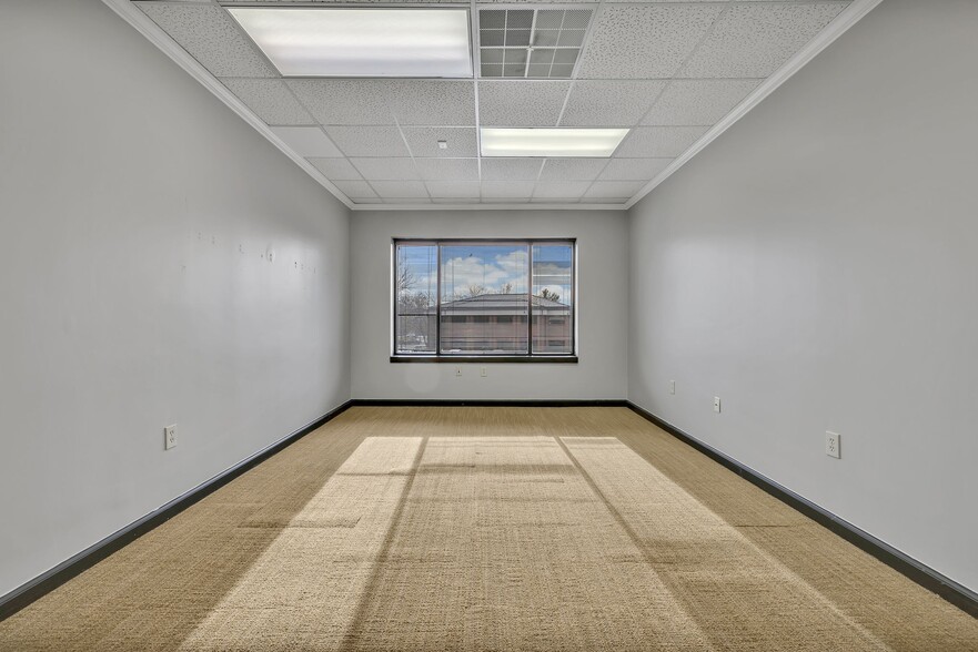 More Photos Of 229 Ward Cir, Brentwood Office For Sale