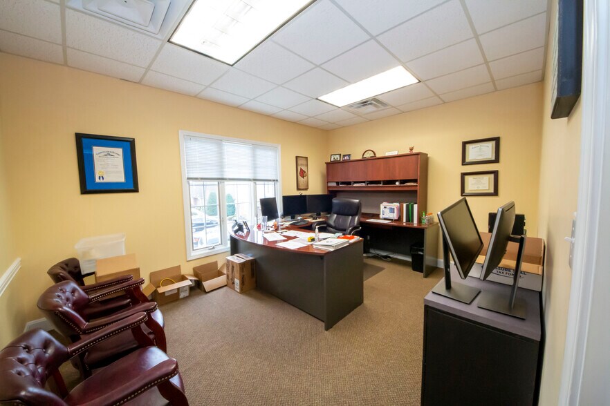More Photos Of 303 Middletown Pky, Louisville Office For Lease