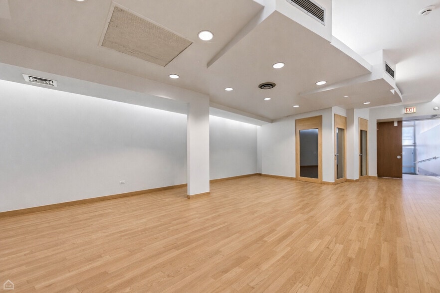 More Photos Of 1309-1311 E 57th St, Chicago Office For Lease