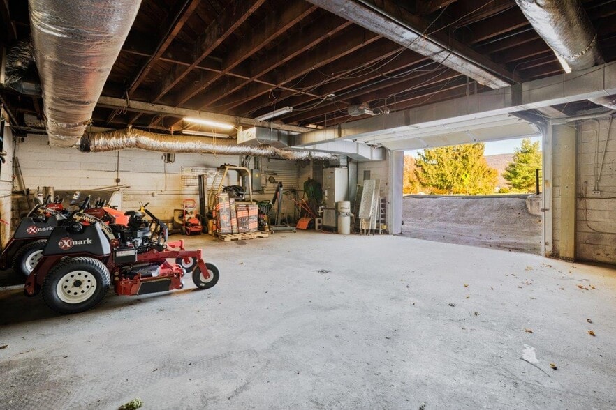 More Photos Of 9800 S Congress St, New Market Auto Repair For Sale