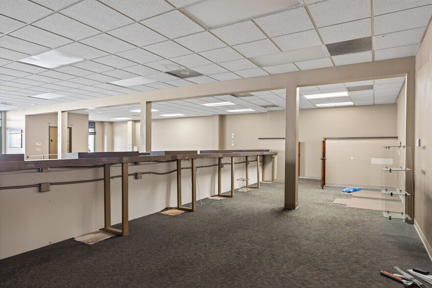 More Photos Of 948 E Main St, Santa Paula Bank For Sale