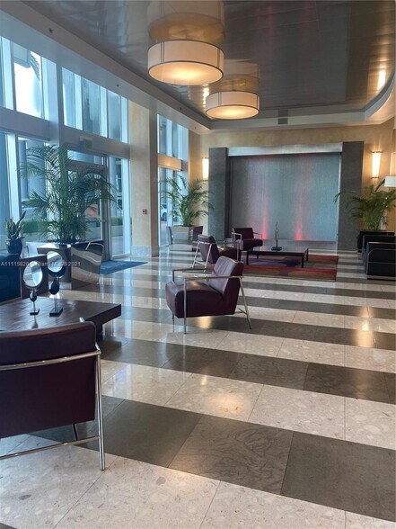 More Photos Of 175 SW 7th St, Miami Medical For Sale