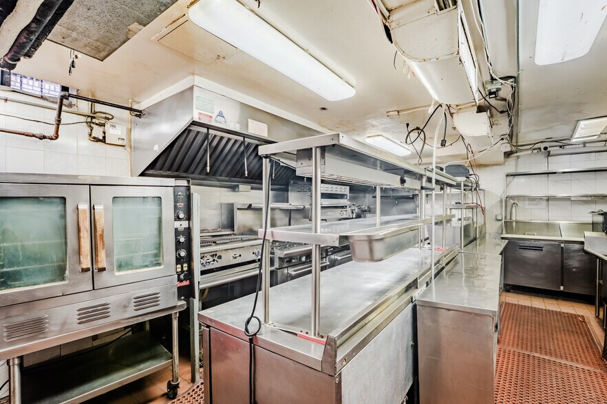 More Photos Of 3713 30th Ave, Long Island City Apartments For Lease