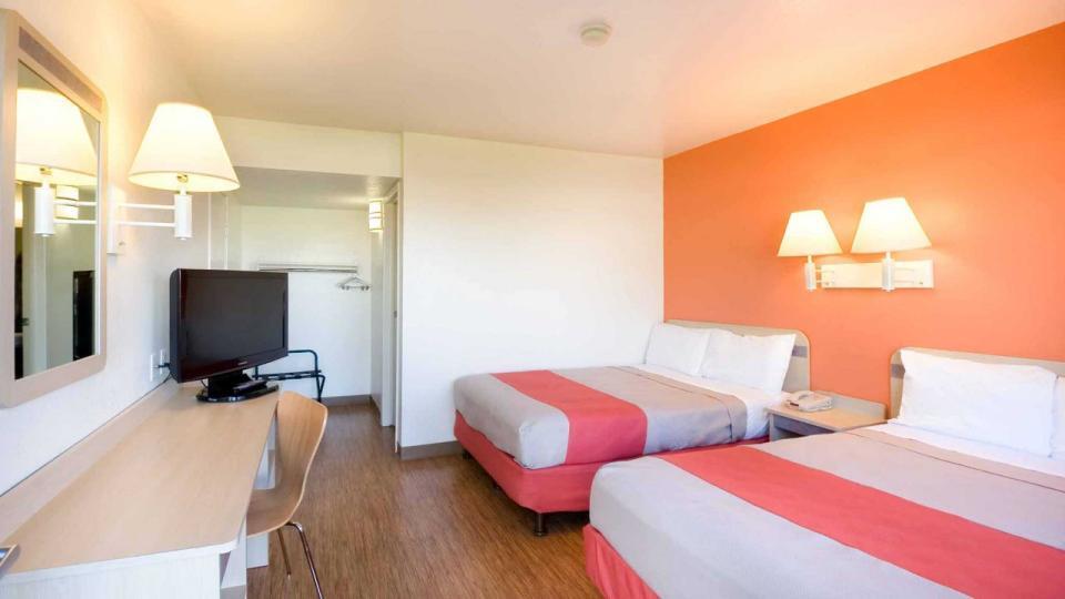 More Photos Of 325 SE Nye Ave, Pendleton Hotel For Sale