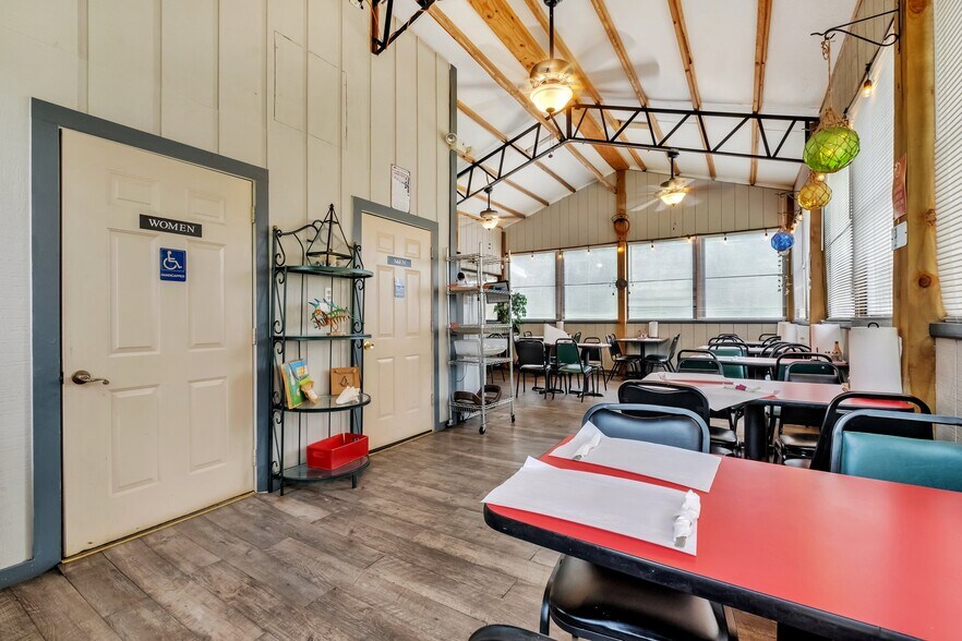 More Photos Of 892 Woodville Hwy, Crawfordville Restaurant For Sale