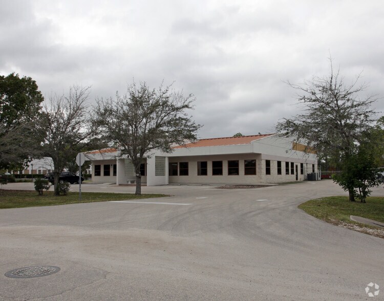 Primary Photo Of 9970 Bavaria Rd, Fort Myers Light Distribution For Sale