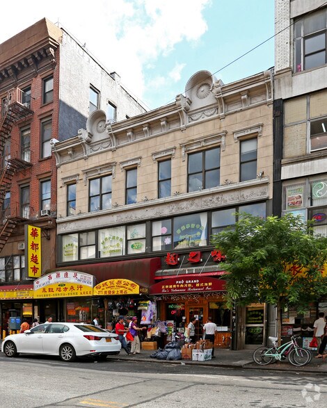 Primary Photo Of 277 Grand St, New York Storefront Retail Office For Lease