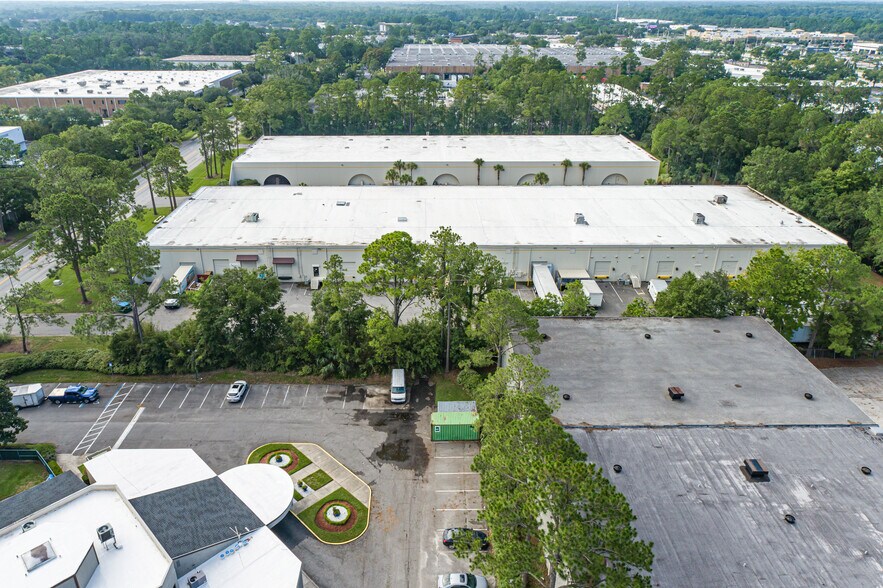 More Photos Of 7970 Bayberry Rd, Jacksonville Warehouse For Lease