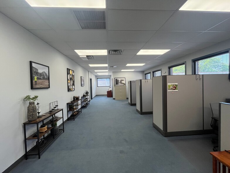 More Photos Of 2127 Hamilton Ave, Hamilton Office For Sale