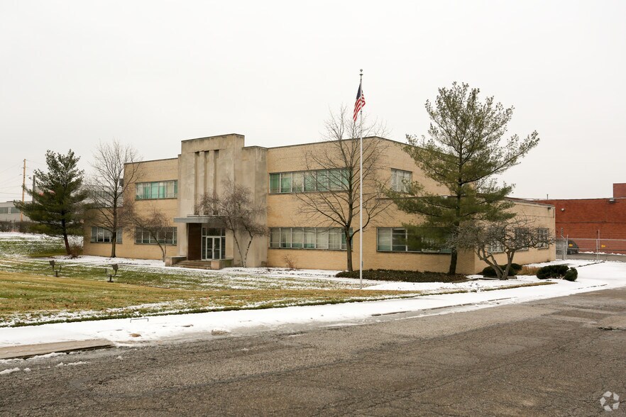 More Photos Of 4444 Lee Rd, Cleveland Warehouse For Lease