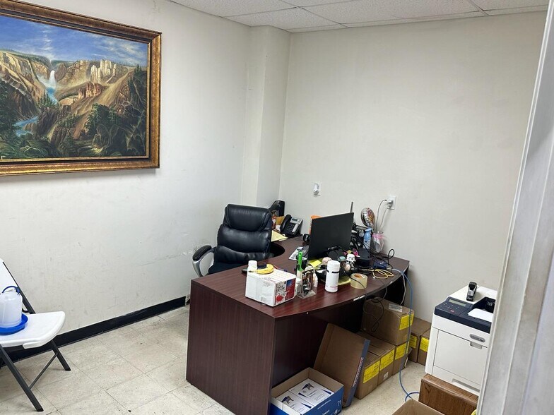 More Photos Of 5521 Blanding Blvd, Jacksonville Warehouse For Sale