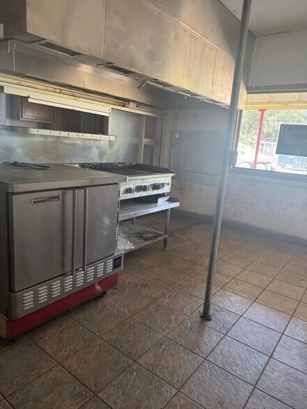 More Photos Of 200 Cecilia St, Alice Convenience Store For Lease