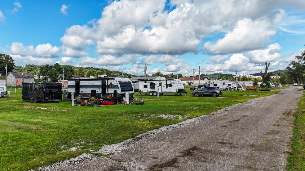 More Photos Of 38140 OH-7, Newport Showroom For Sale
