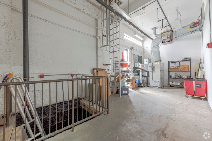 More Photos Of 1 Brockway Pl, White Plains Veterinarian Kennel For Lease