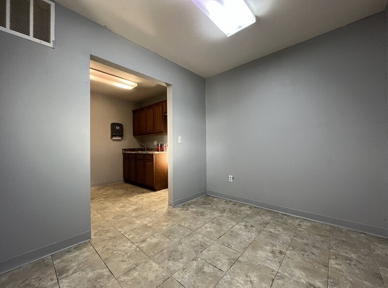 More Photos Of 2321 N Masch Branch Rd, Denton Warehouse For Lease