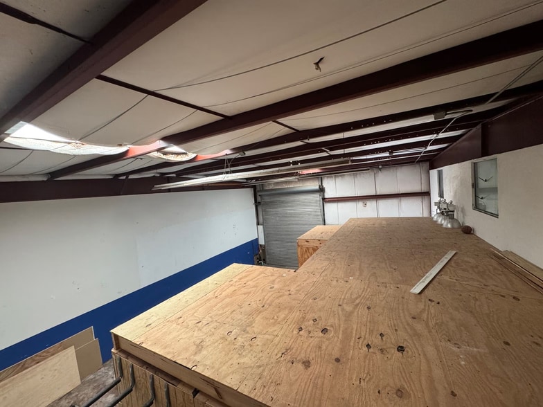 More Photos Of 702 W Park Ave, Edgewater Warehouse For Sale