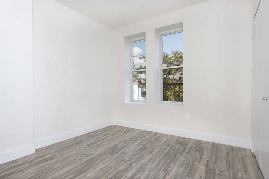 More Photos Of 260 Cornelia St, Brooklyn Multifamily For Sale