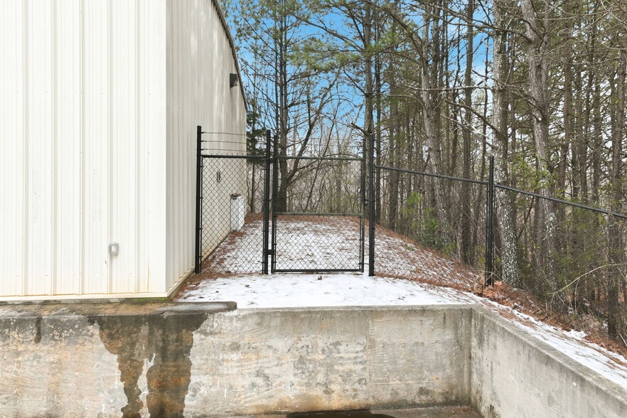 More Photos Of 3743 Old Flowery Branch Rd, Oakwood Warehouse For Lease