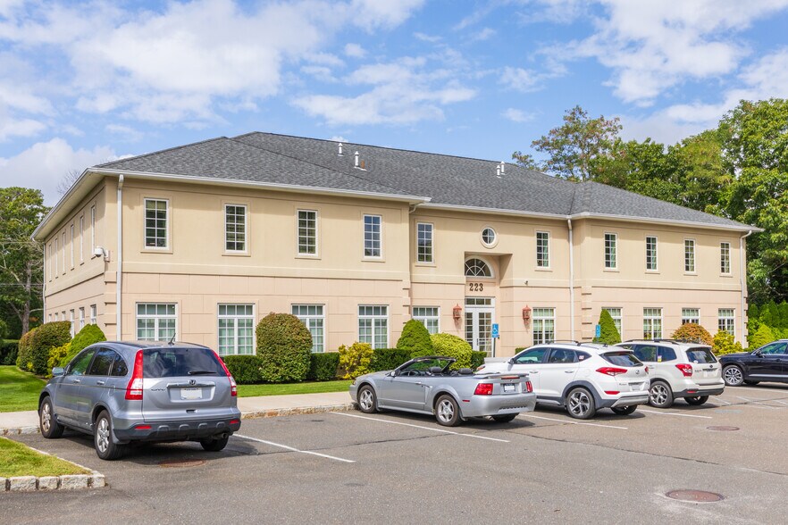 More Photos Of 223 W Montauk Hwy, Hampton Bays Medical For Lease