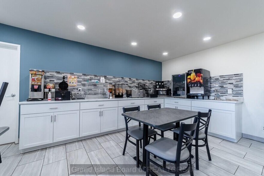 More Photos Of 3205 S Locust St, Grand Island Hotel For Sale