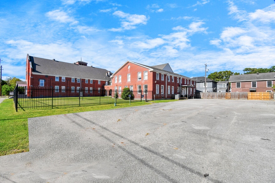 More Photos Of 2728 Kentucky St, Baytown Religious Facility For Sale