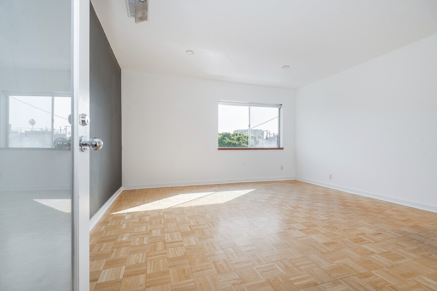 More Photos Of 503 Boccaccio Ave, Venice Loft Creative Space For Lease