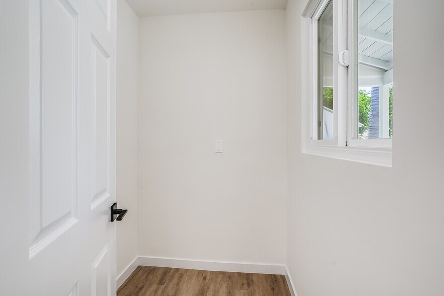 More Photos Of 7008 Encino Ave, Van Nuys Apartments For Sale