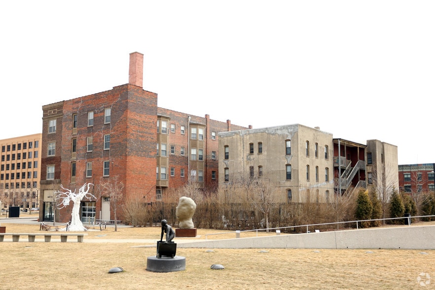 More Photos Of 1305 Locust St, Des Moines Apartments For Lease