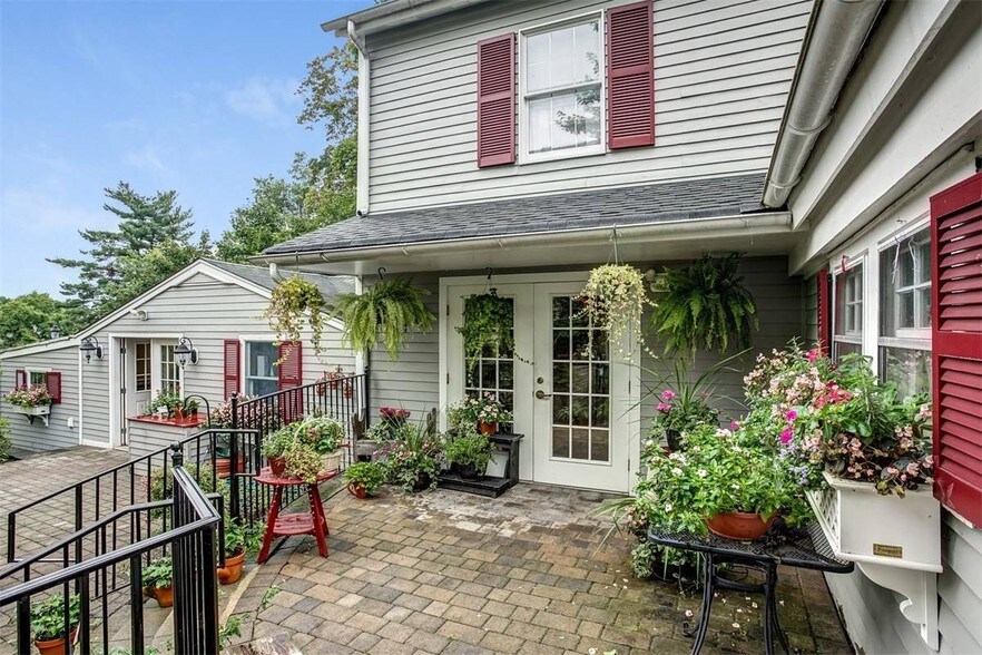 More Photos Of 20 Lewis St, Basking Ridge Freestanding For Lease