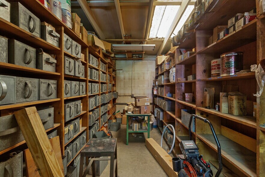 More Photos Of 710 4th St, Shenandoah Warehouse For Sale