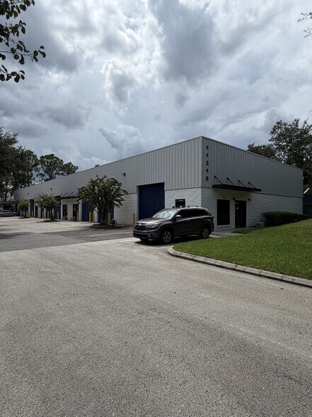 Primary Photo Of 11318 Distribution Ave W, Jacksonville Warehouse For Lease