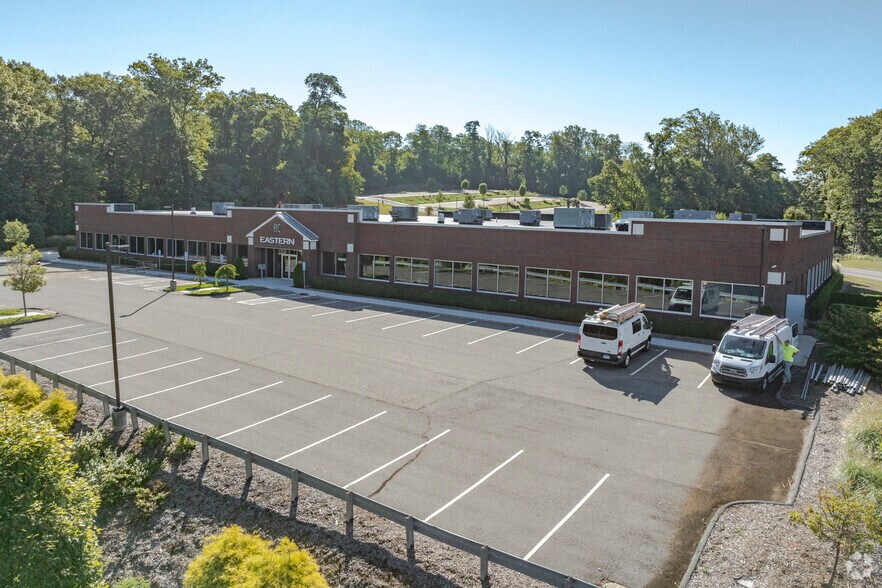 More Photos Of 111 Park Ridge Rd, Brookfield Light Manufacturing For Sale