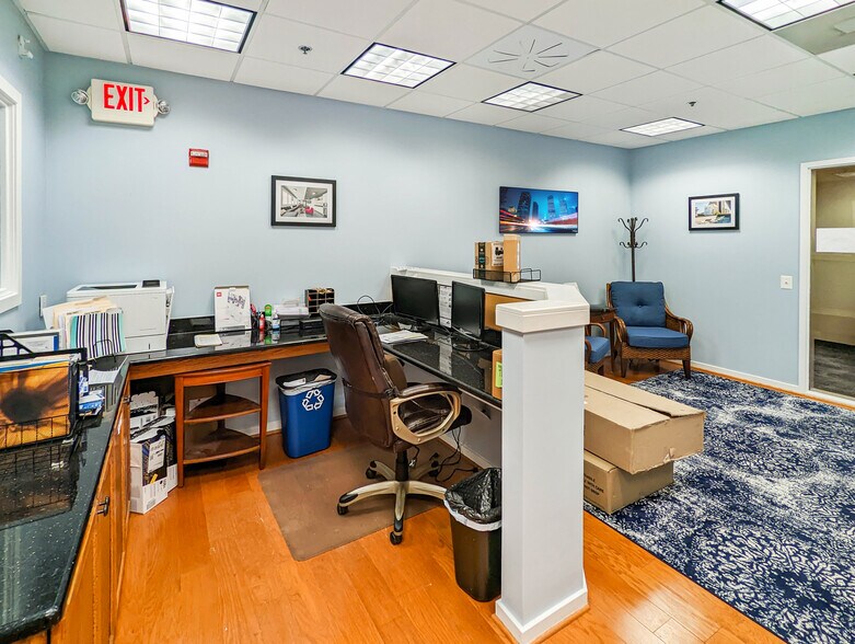 More Photos Of 19420 Golf Vista Plz, Leesburg Medical For Sale