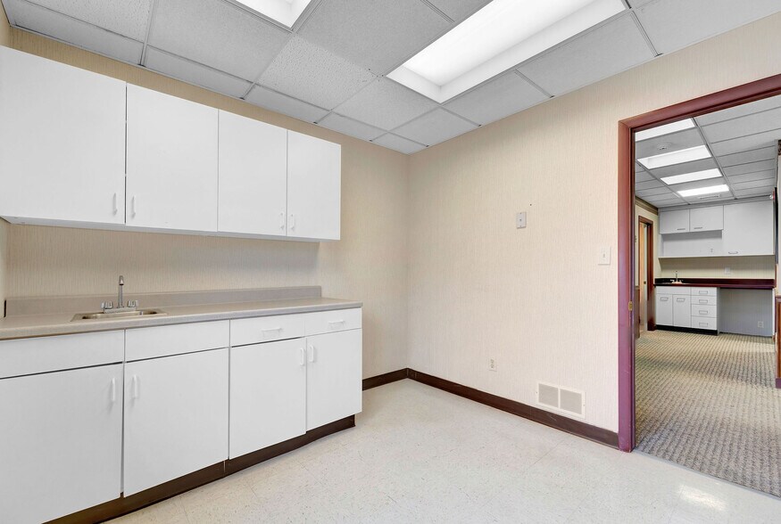 More Photos Of 600 Coventry Dr, Phillipsburg Medical For Sale