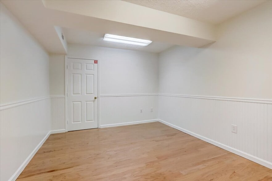 More Photos Of 249 N Price Rd, Sugar Hill Office For Sale