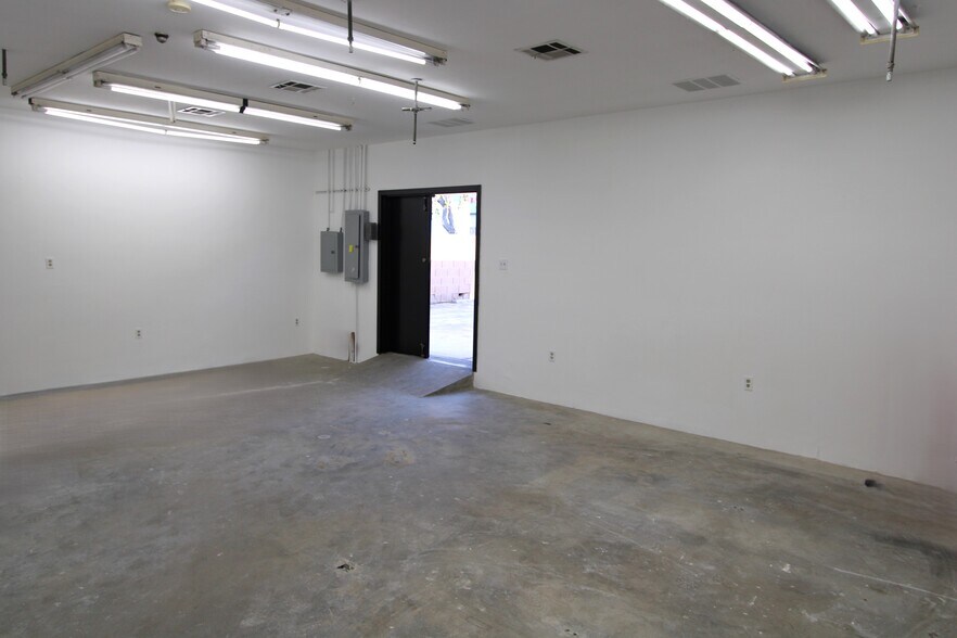 More Photos Of 1837 W Glenoaks Blvd, Glendale Storefront Retail Office For Lease