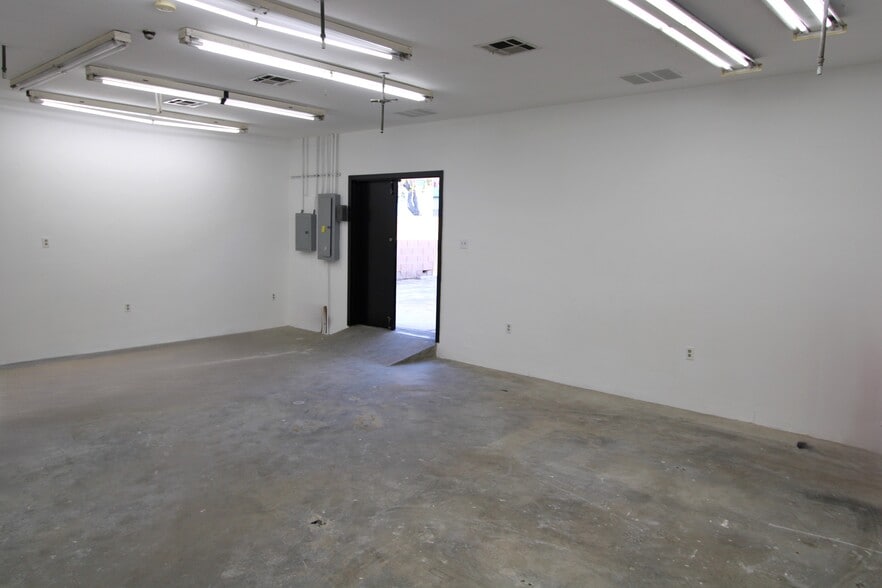 More Photos Of 1837 W Glenoaks Blvd, Glendale Storefront Retail Office For Lease