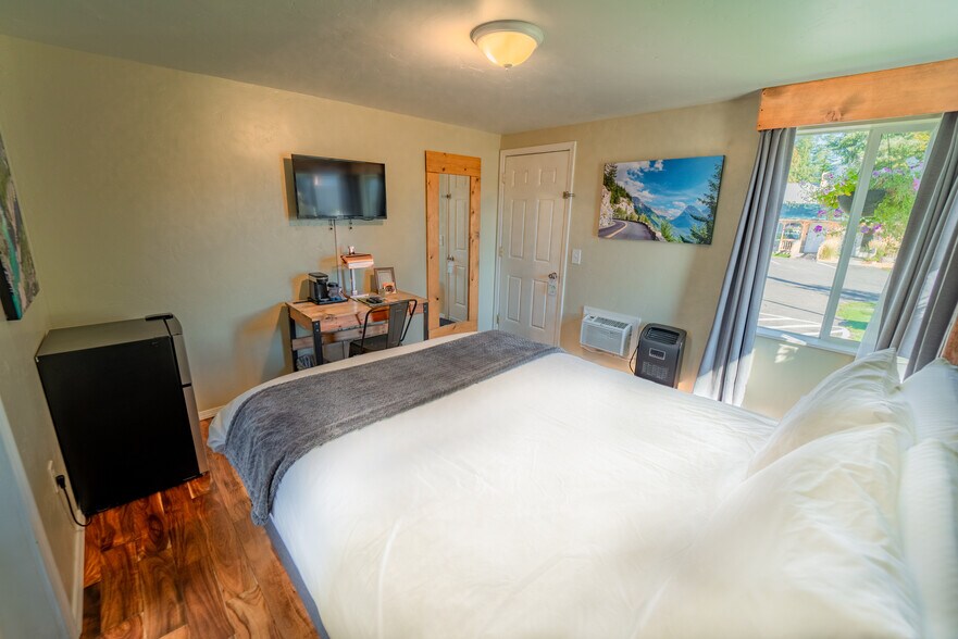 More Photos Of 808 Mineral Ave, Libby Hotel For Sale