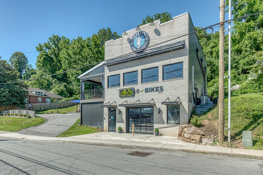 More Photos Of 640 E Maple St, Johnson City Bar For Sale