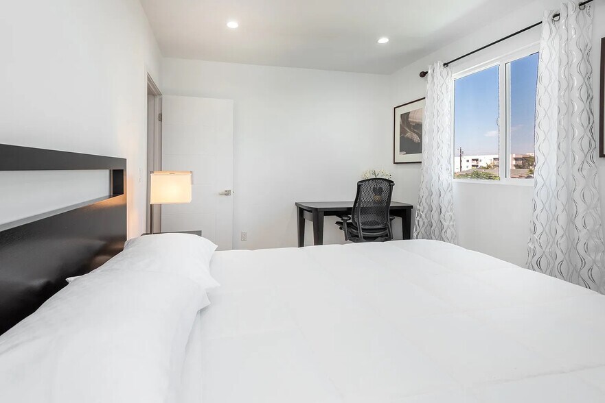 More Photos Of 1151 S Ardmore Ave, Los Angeles Apartments For Sale