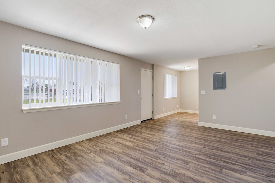 More Photos Of 146 Del Mar Cir, Aurora Apartments For Sale